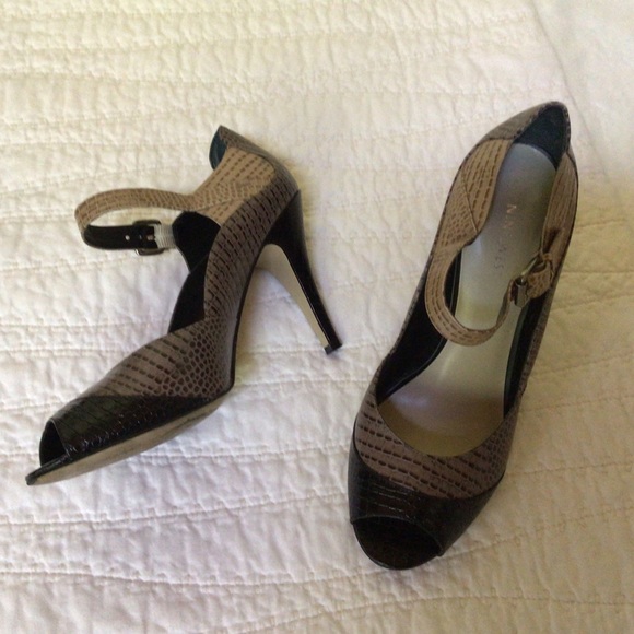 Nine West Croc-embossed heels, Size 9 Medium - Picture 3 of 8